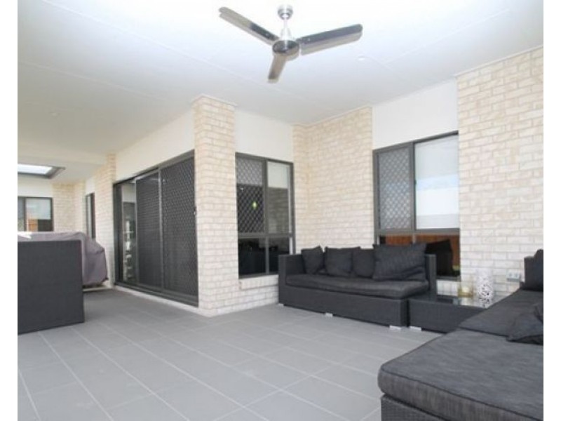 8 Blackburn Court, Kirkwood QLD 4680
