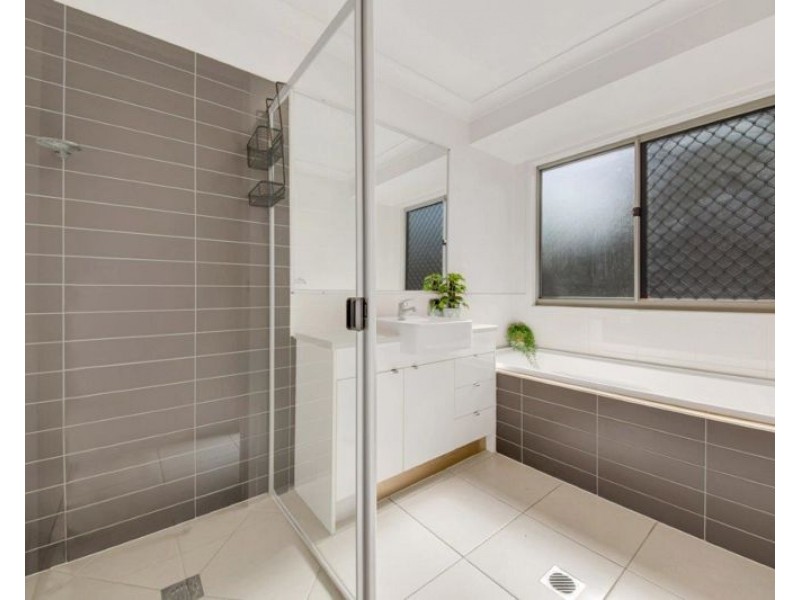 6 Namadgi Terrace, New Auckland QLD 4680