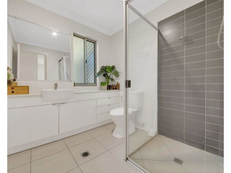 6 Namadgi Terrace, New Auckland QLD 4680