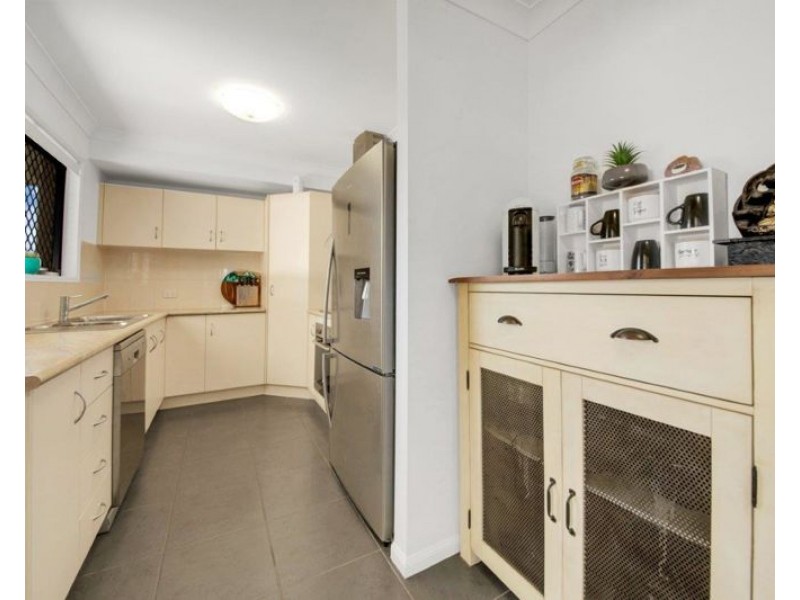 5 Takoko Place, Kirkwood QLD 4680