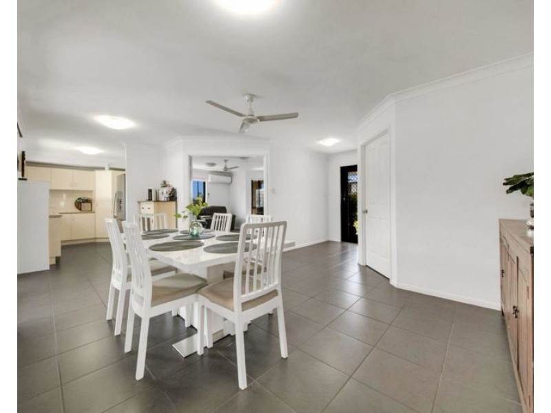 5 Takoko Place, Kirkwood QLD 4680