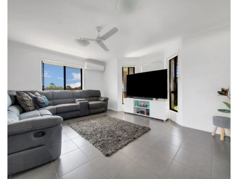 5 Takoko Place, Kirkwood QLD 4680