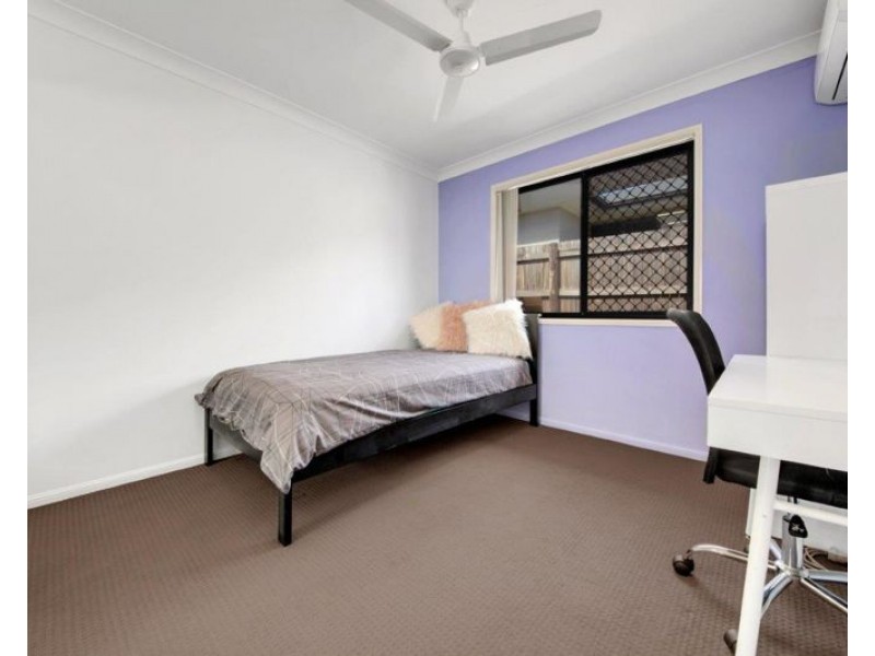 5 Takoko Place, Kirkwood QLD 4680