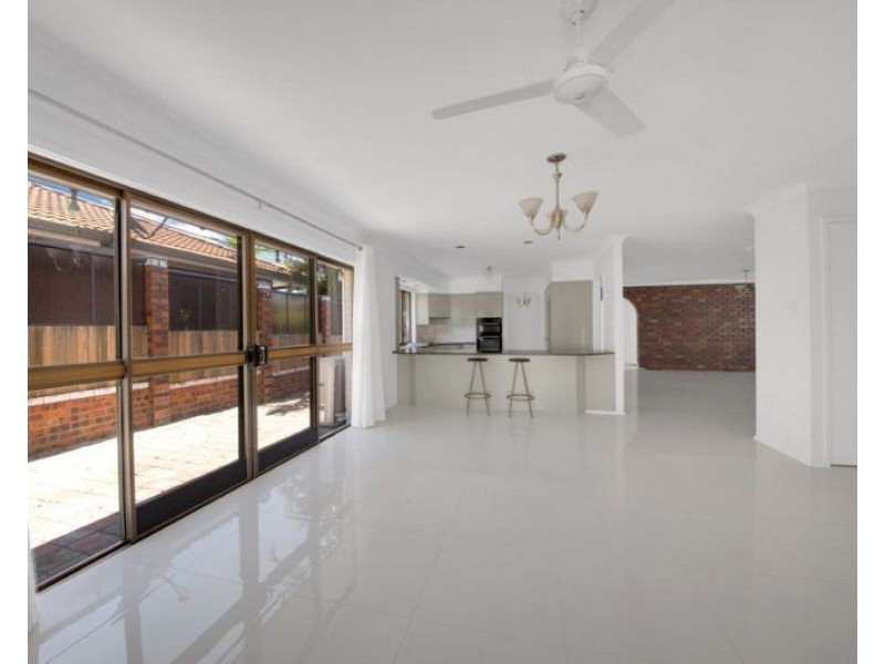 1 Bingera Street, Clinton QLD 4680