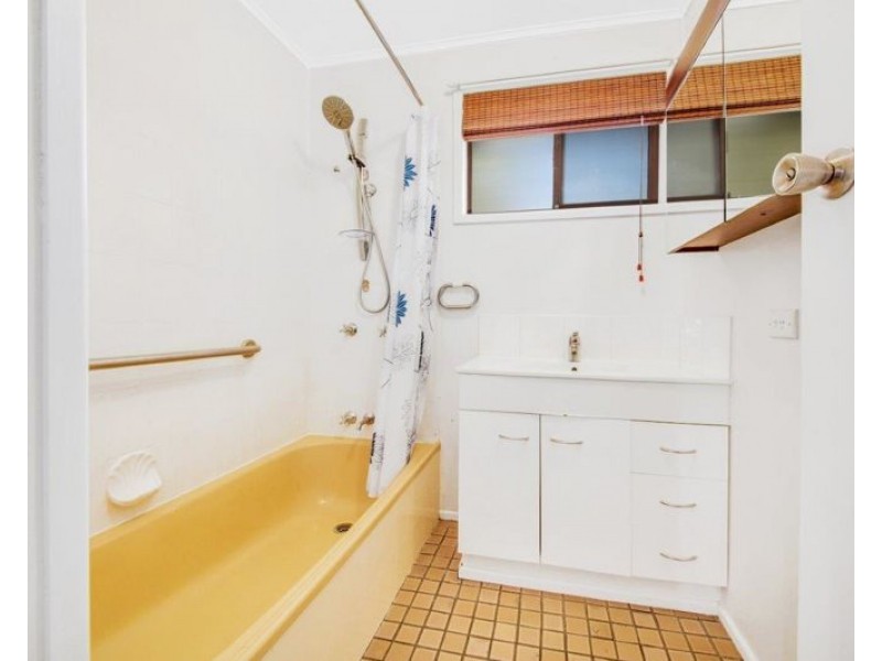 3 Bellemere Court, Boyne Island QLD 4680