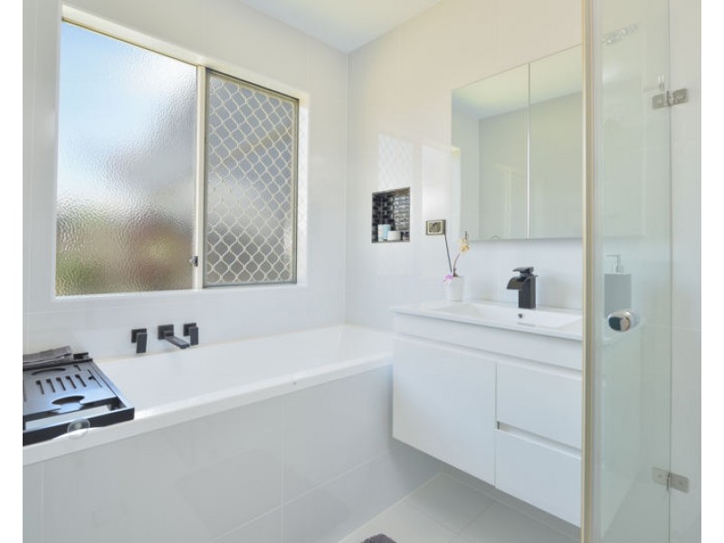 67 Emmadale Drive, New Auckland QLD 4680