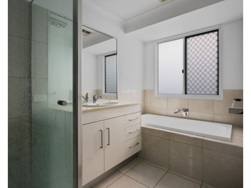 18 Valhalla Street, Clinton QLD 4680