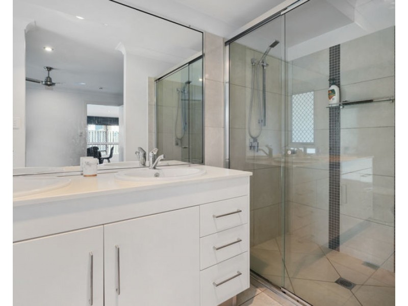 18 Valhalla Street, Clinton QLD 4680