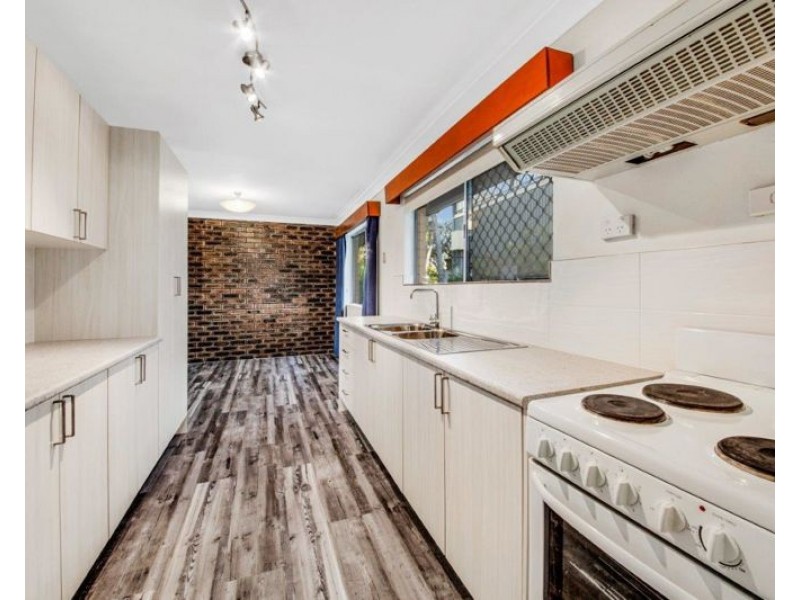 1 & 2 / 6 Fitzroy Avenue, Clinton QLD 4680