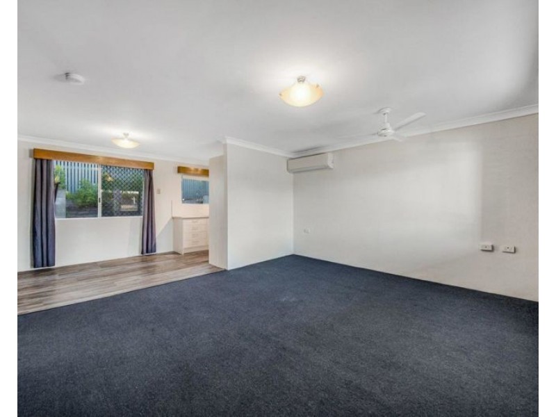 1 & 2 / 6 Fitzroy Avenue, Clinton QLD 4680