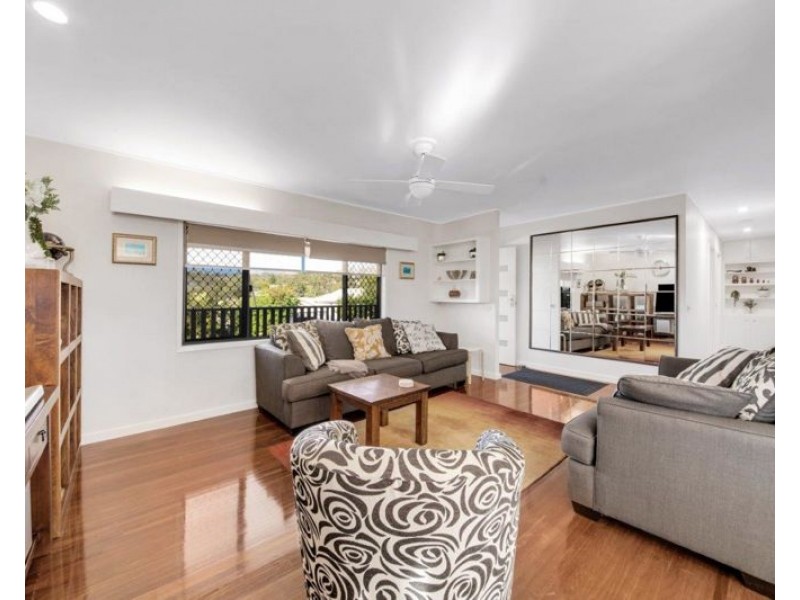 24 Walters Avenue, West Gladstone QLD 4680