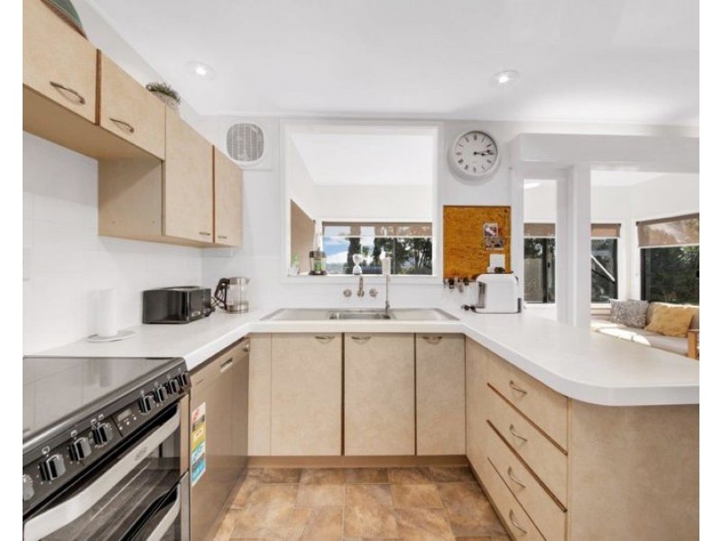 24 Walters Avenue, West Gladstone QLD 4680