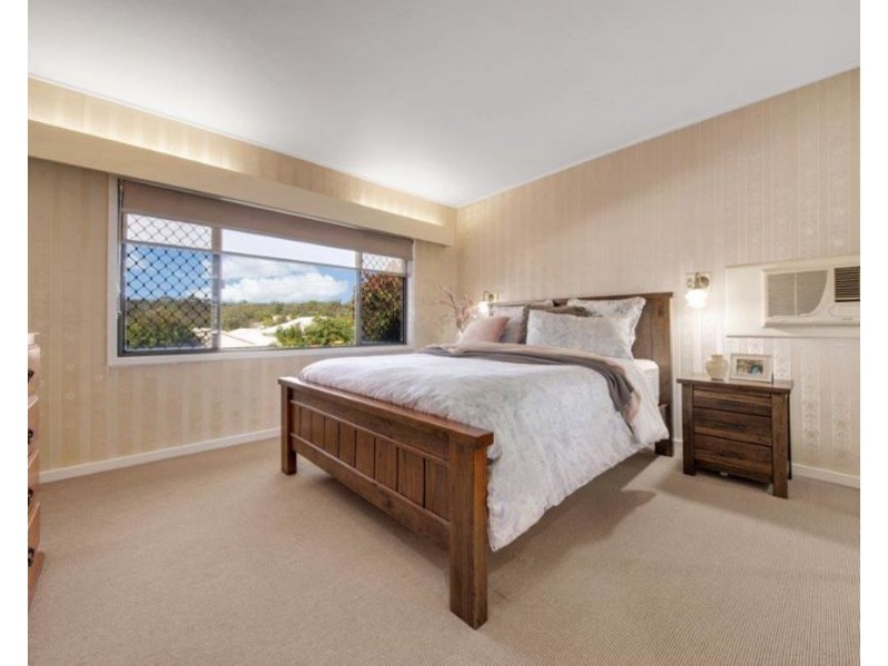 24 Walters Avenue, West Gladstone QLD 4680