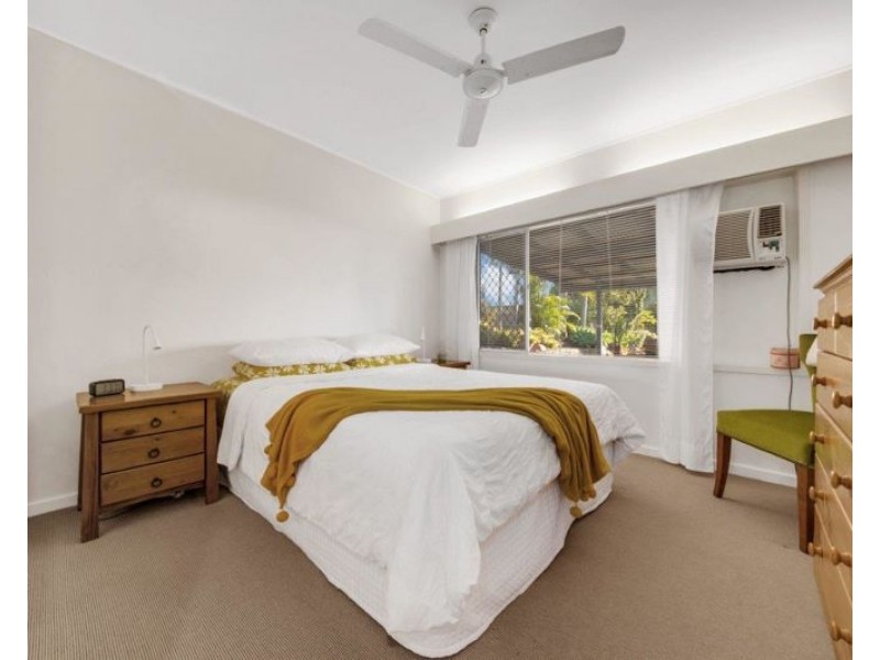 24 Walters Avenue, West Gladstone QLD 4680