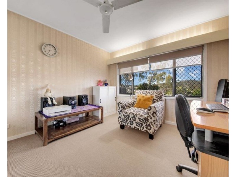 24 Walters Avenue, West Gladstone QLD 4680