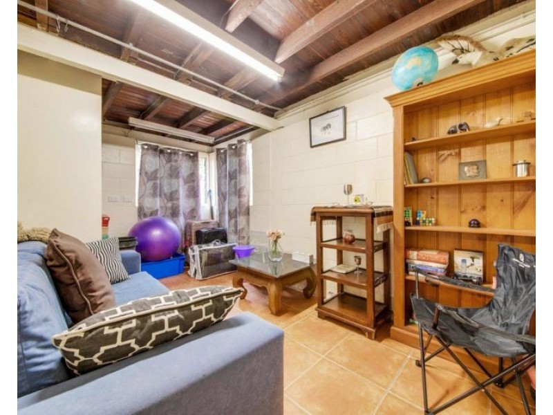 24 Walters Avenue, West Gladstone QLD 4680
