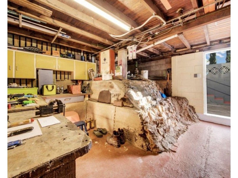 24 Walters Avenue, West Gladstone QLD 4680