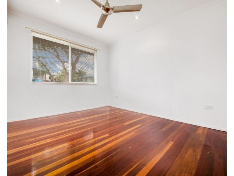 12 Dalton Street, Clinton QLD 4680