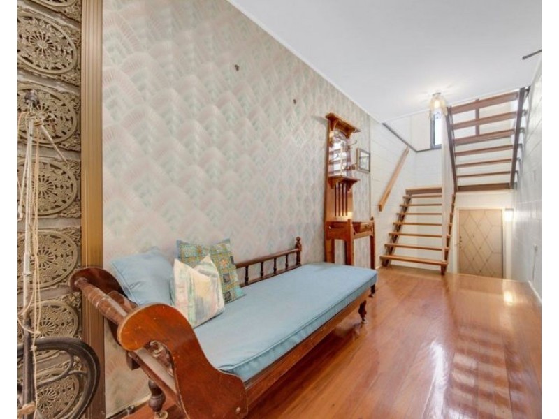 23 Hill Crescent, West Gladstone QLD 4680