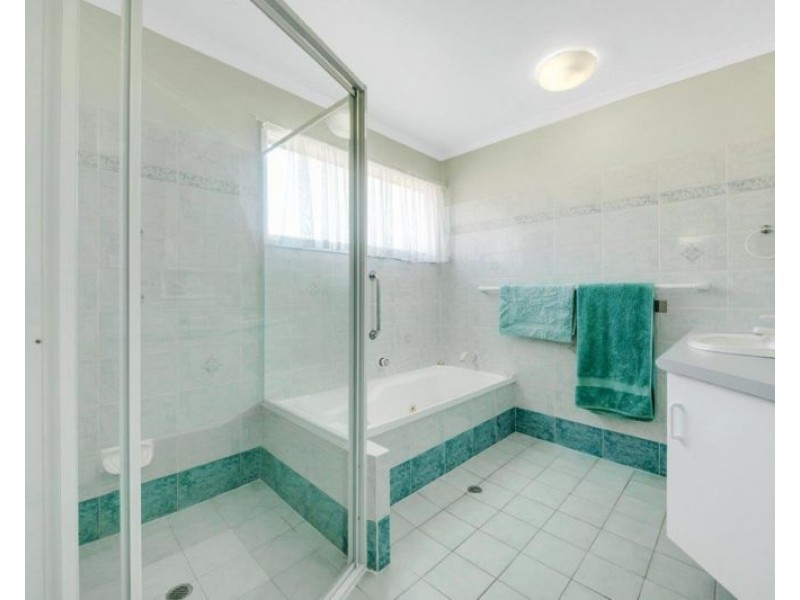 23 Hill Crescent, West Gladstone QLD 4680