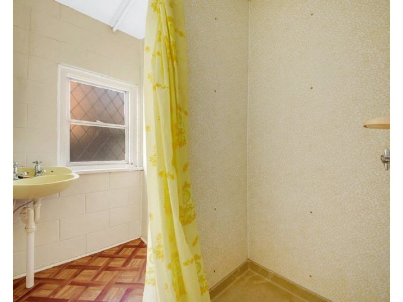 23 Hill Crescent, West Gladstone QLD 4680