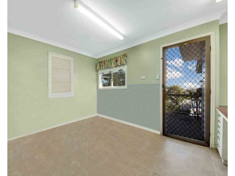 23 Hill Crescent, West Gladstone QLD 4680