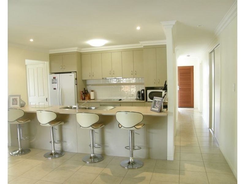 14 Larcom Rise, West Gladstone QLD 4680
