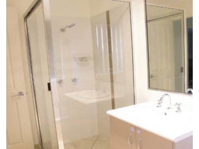 14 Larcom Rise, West Gladstone QLD 4680