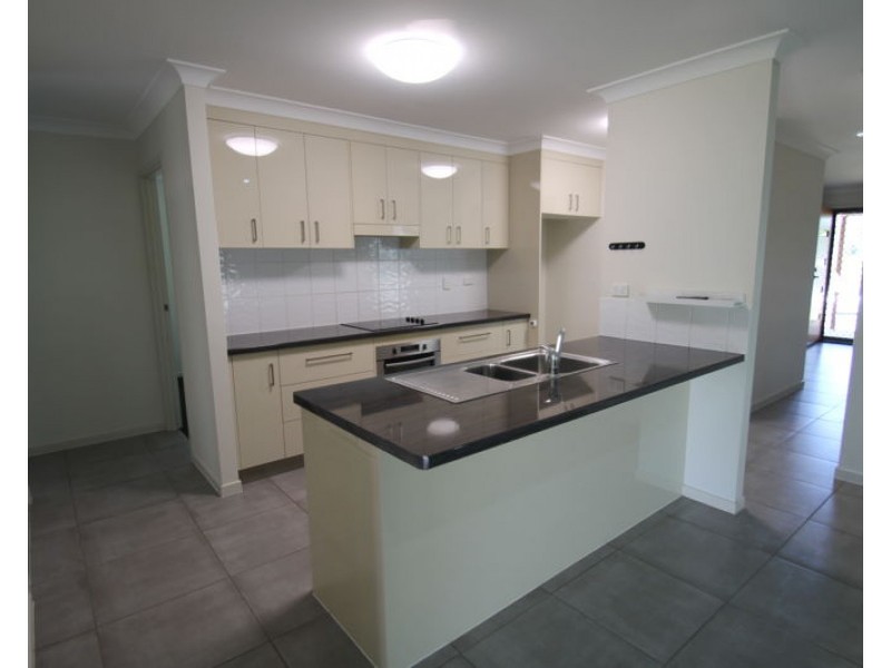 16 Woodland Court, Kirkwood QLD 4680