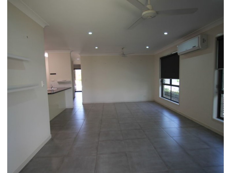 16 Woodland Court, Kirkwood QLD 4680