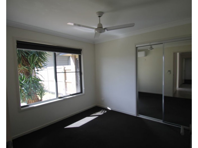 16 Woodland Court, Kirkwood QLD 4680