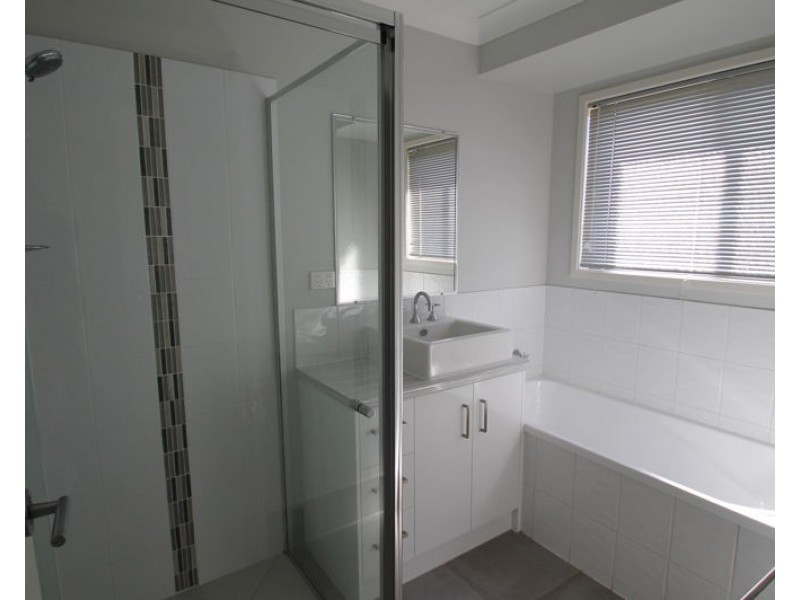 16 Woodland Court, Kirkwood QLD 4680