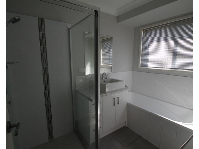 16 Woodland Court, Kirkwood QLD 4680