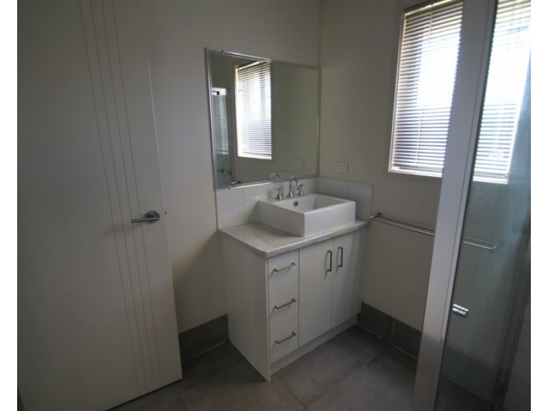 16 Woodland Court, Kirkwood QLD 4680