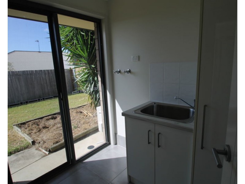 16 Woodland Court, Kirkwood QLD 4680