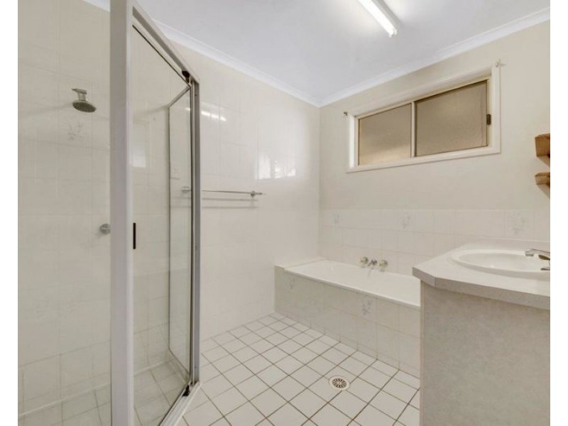 137 Dalrymple Drive, Toolooa QLD 4680