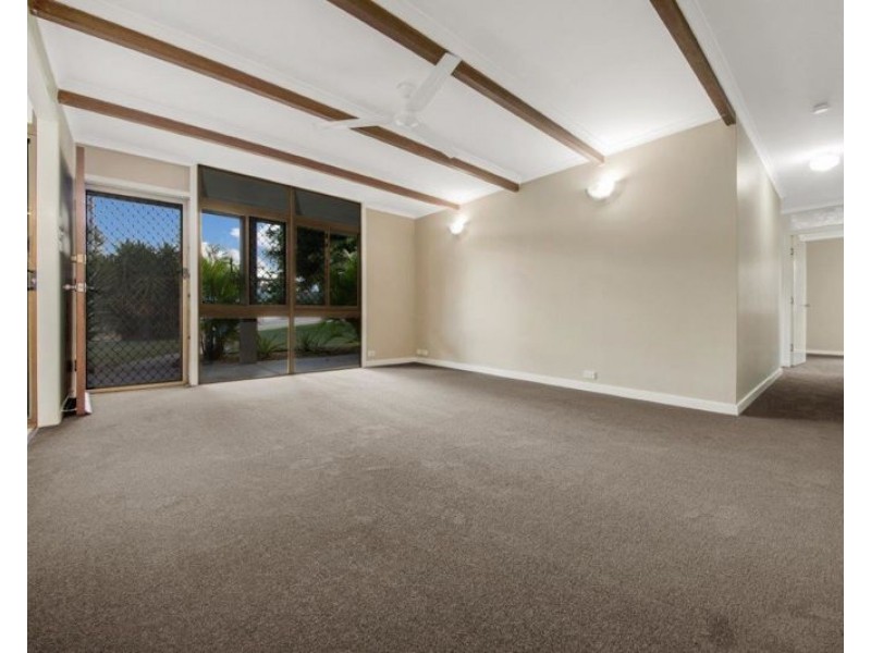 52 Cockatoo Drive, New Auckland QLD 4680