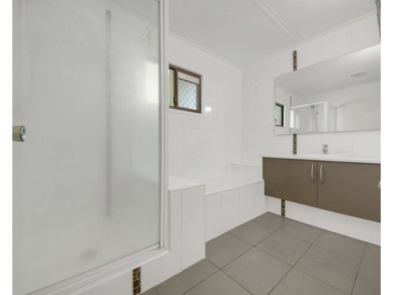 52 Cockatoo Drive, New Auckland QLD 4680
