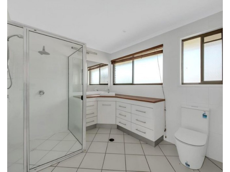 100 Yalkarra Crescent, Wurdong Heights QLD 4680