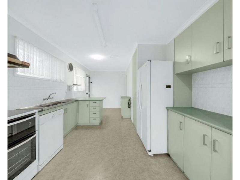 24 Far Street, West Gladstone QLD 4680