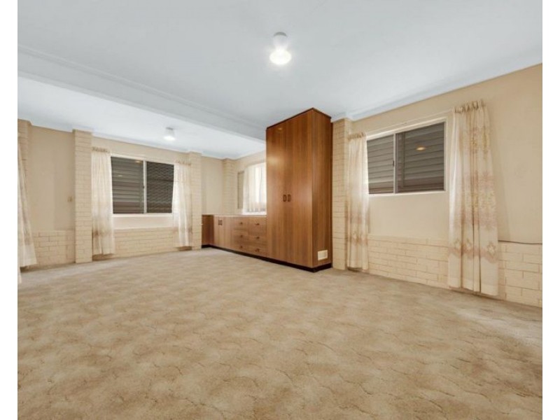 24 Far Street, West Gladstone QLD 4680