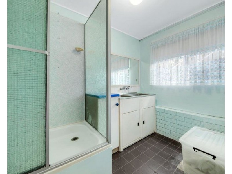 24 Far Street, West Gladstone QLD 4680