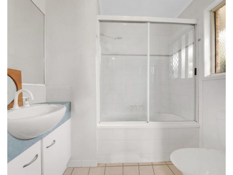 27 Witney Street, Telina QLD 4680