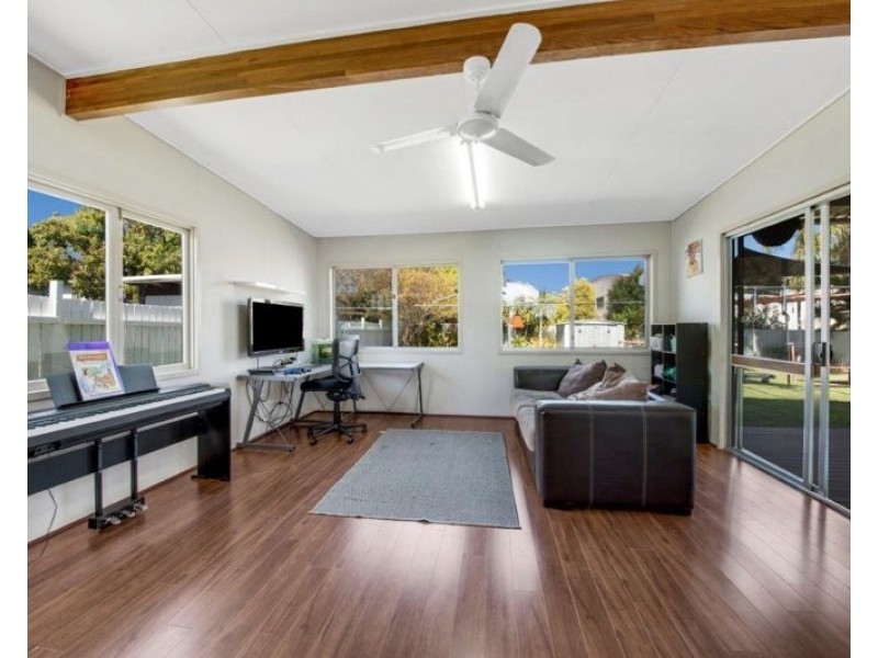 21 Paterson Street, West Gladstone QLD 4680