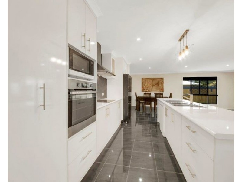 3 Woodland Court, Kirkwood QLD 4680