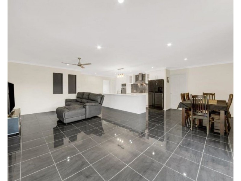 3 Woodland Court, Kirkwood QLD 4680