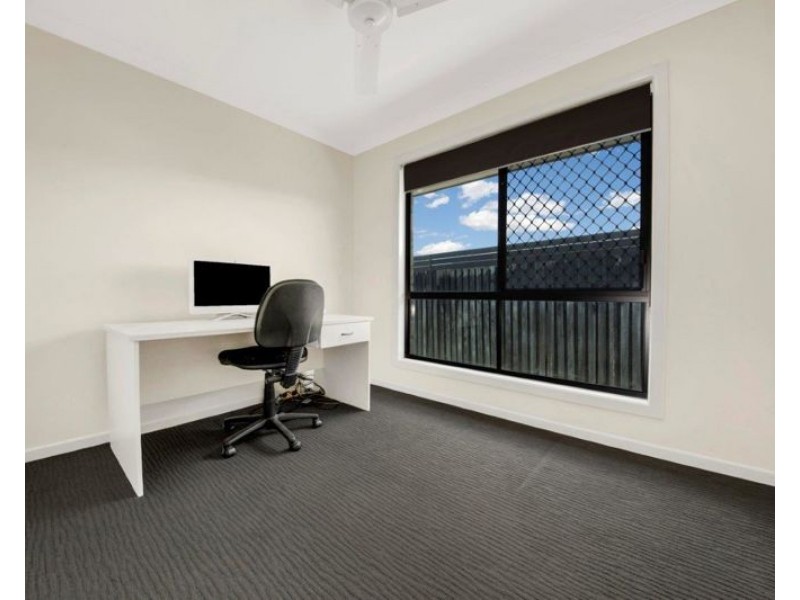 3 Woodland Court, Kirkwood QLD 4680