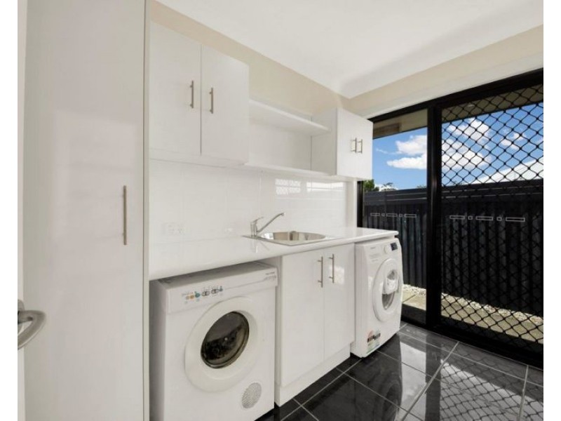 3 Woodland Court, Kirkwood QLD 4680