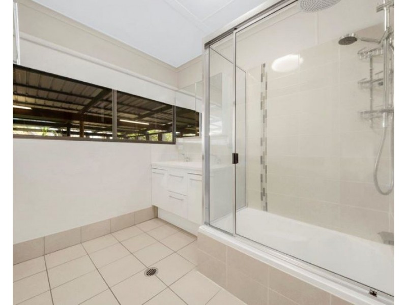 38 Helen Crescent, Wurdong Heights QLD 4680