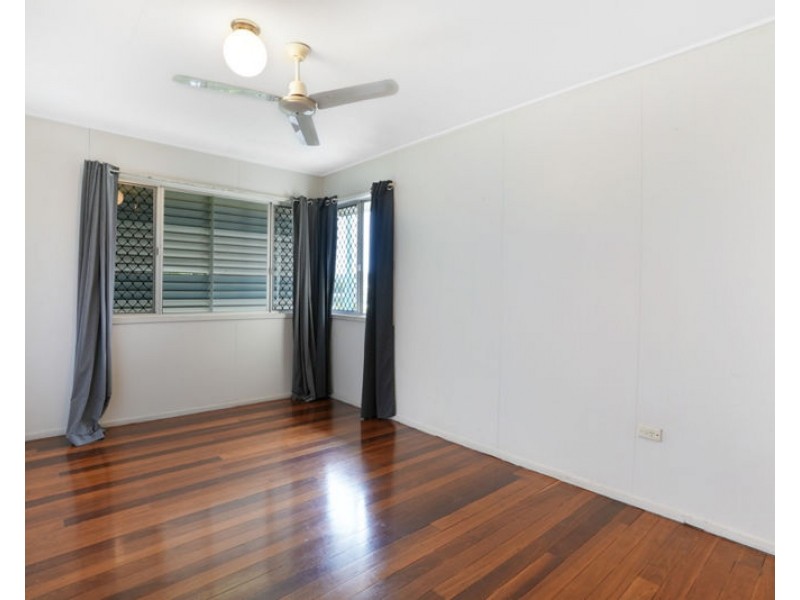 4 Pershouse Street, Barney Point QLD 4680